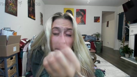 pr3ttyp1nkpussy  26-08-2022